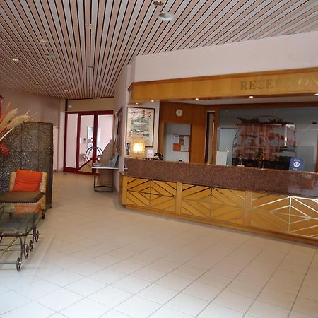 Hotel Le Cedre Bex Bagian luar foto