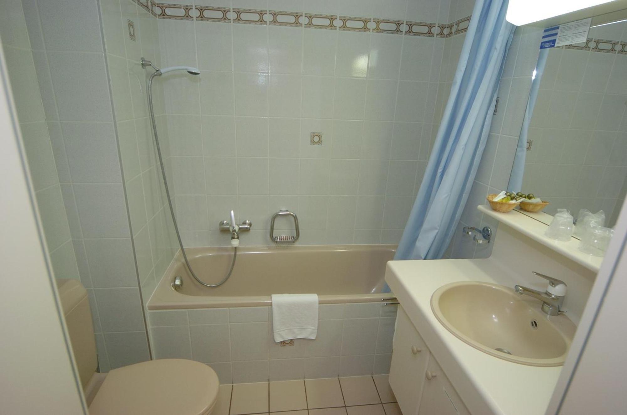 Hotel Le Cedre Bex Ruang foto