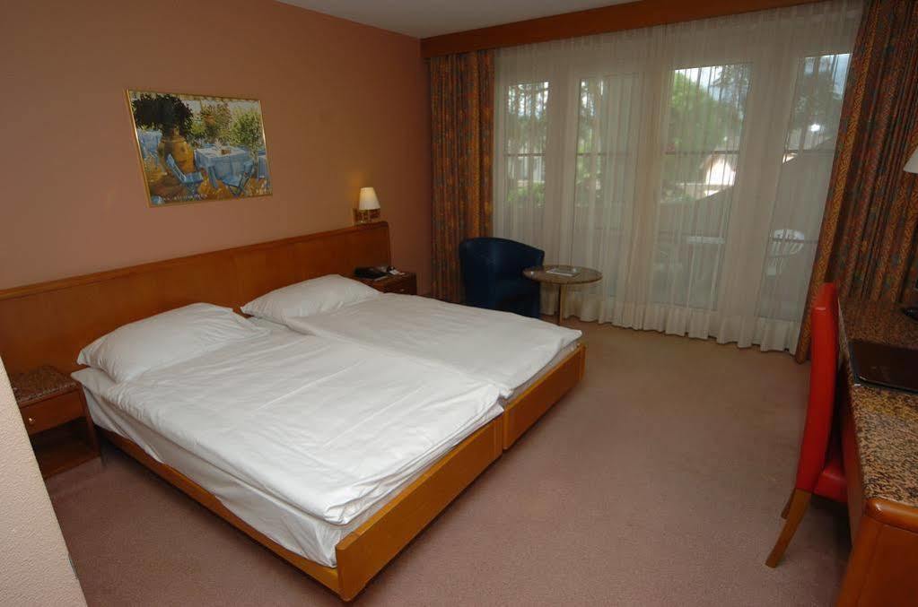 Hotel Le Cedre Bex Bagian luar foto